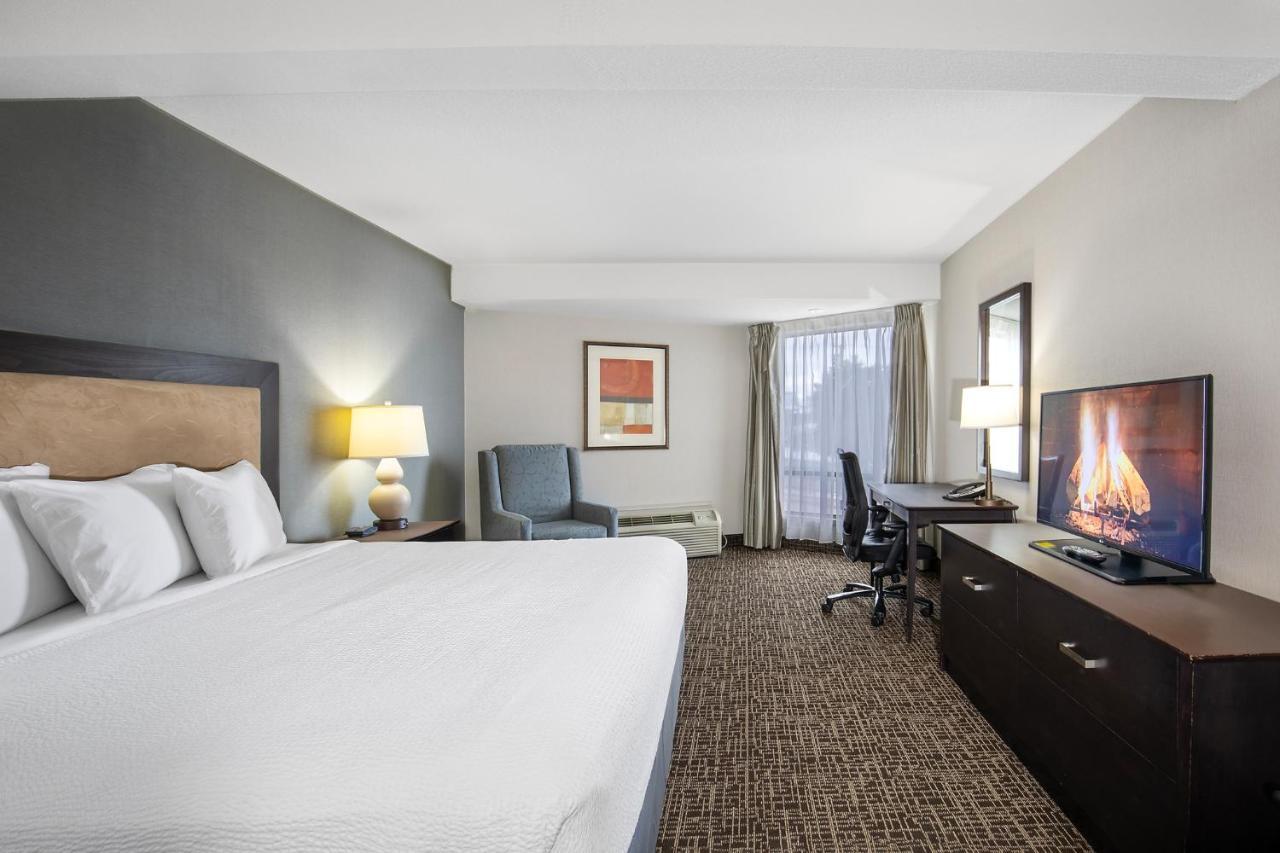 Ramada By Wyndham Kamloops Hotel Kültér fotó