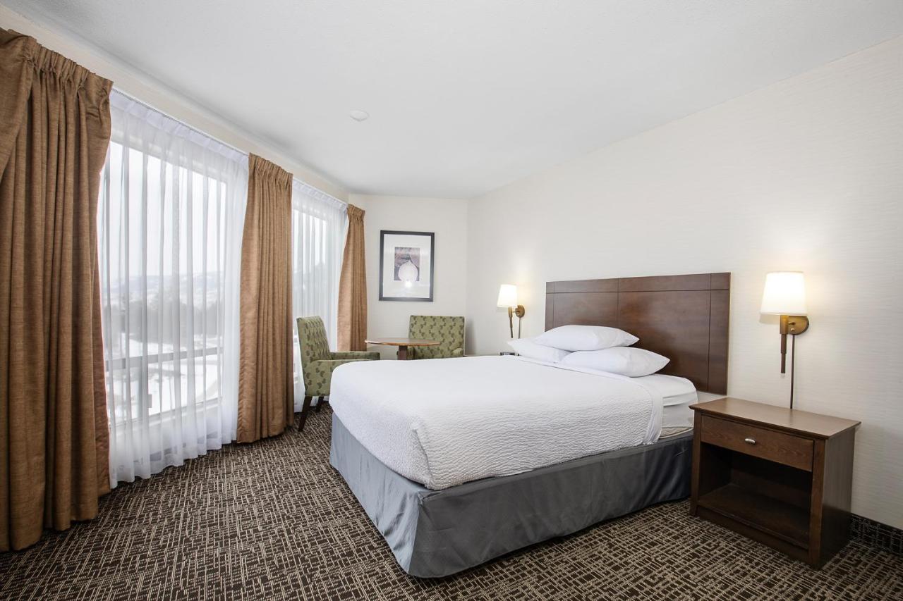 Ramada By Wyndham Kamloops Hotel Kültér fotó