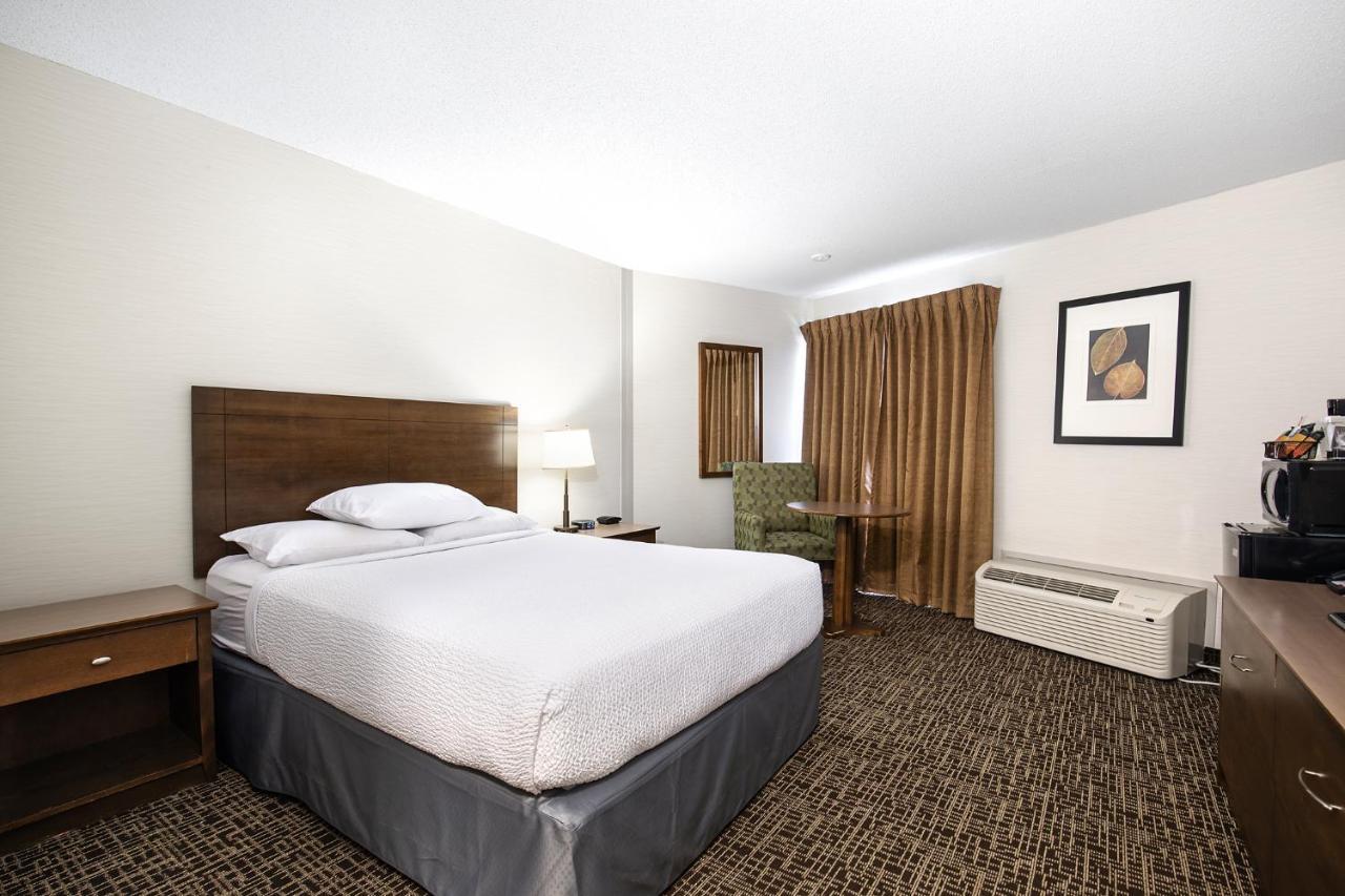 Ramada By Wyndham Kamloops Hotel Kültér fotó