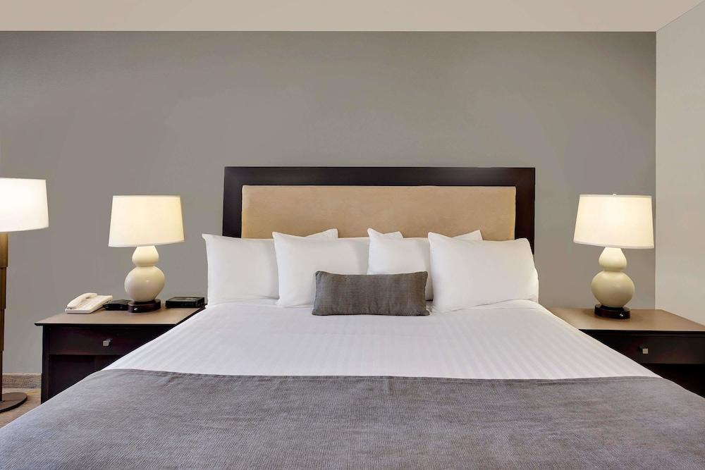 Ramada By Wyndham Kamloops Hotel Kültér fotó