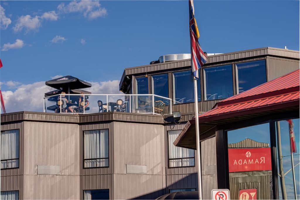 Ramada By Wyndham Kamloops Hotel Kültér fotó